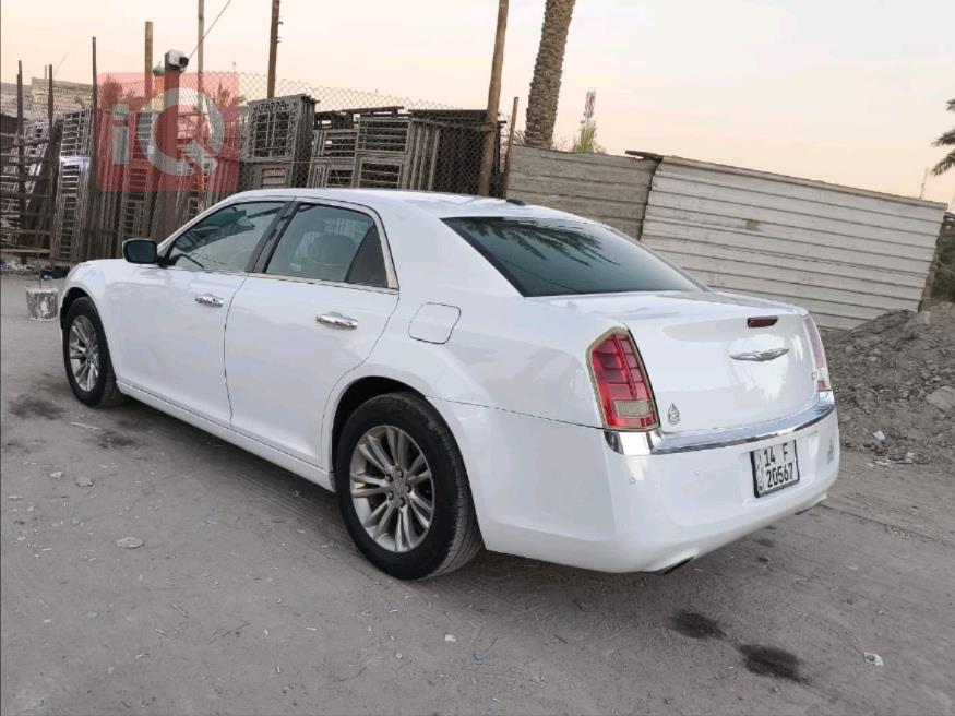 کرایسلەر 300